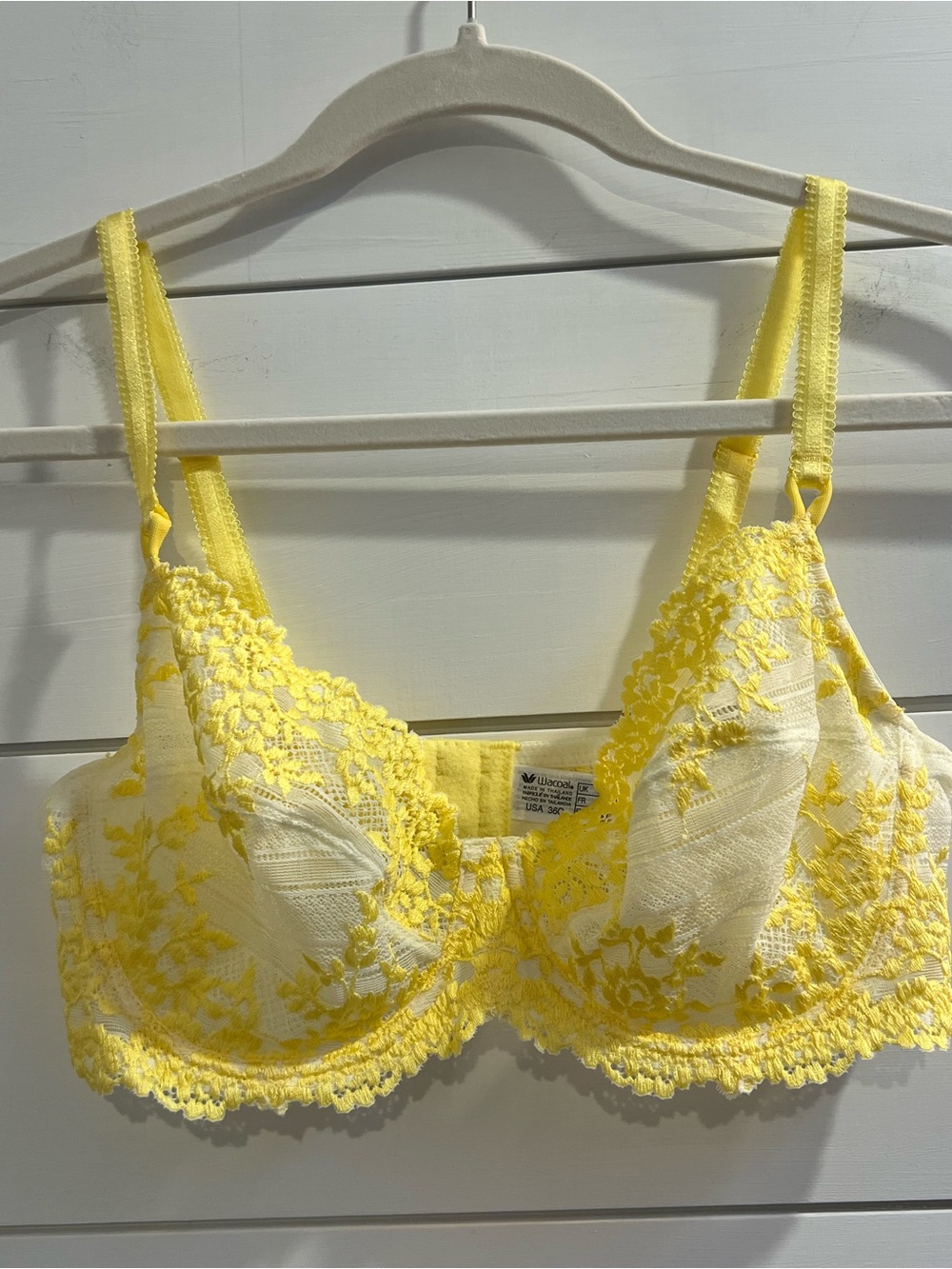 NWOT Wacoal 36C Beautiful Bra lemon yellow and white - Never Worn